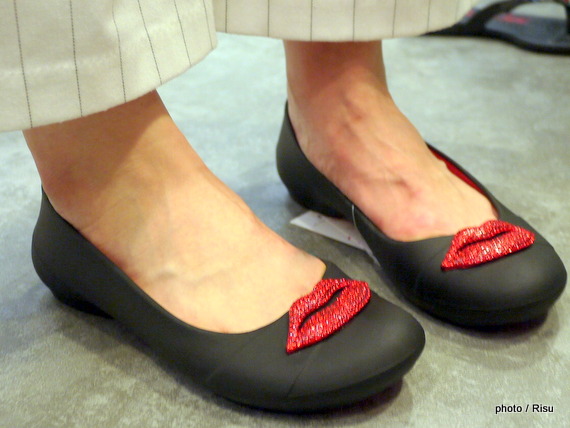 crocs gianna red lips flat w　クロックス ジアンナ レッド リップス フラット ウィメン