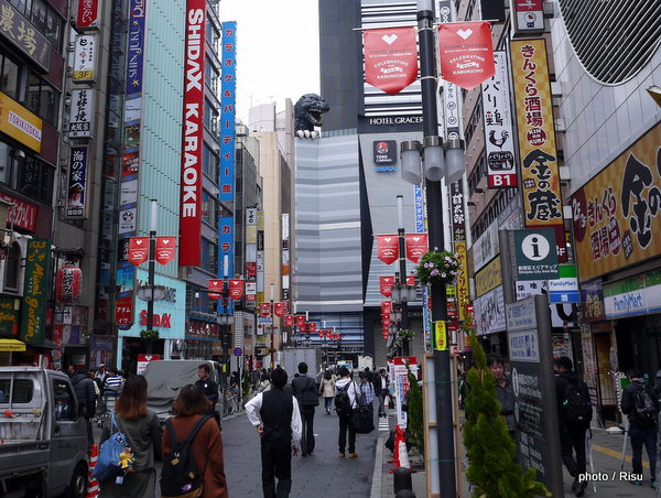 歌舞伎町まで「ゴジラ」を観に行こう～新宿東宝ビルまでの道